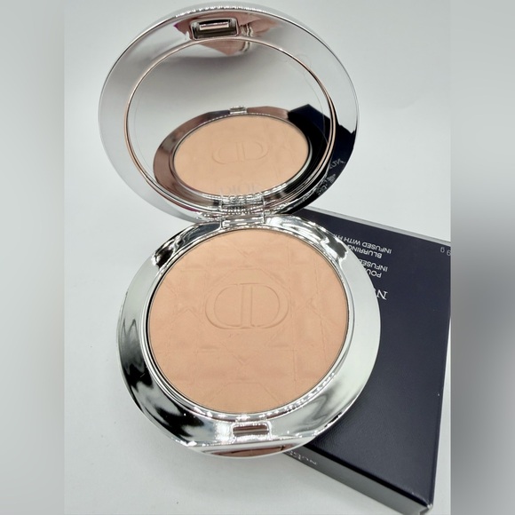 Dior Other - NEW: Dior Forever Nude Matte Filter compact powder in shade 02 Light